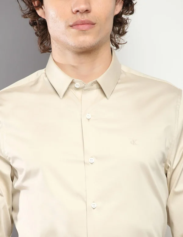 Calvin Klein Jeans Department1070 Solid Slim Fit Shirt (J319744ACI_Classic Beige S) - Image 2