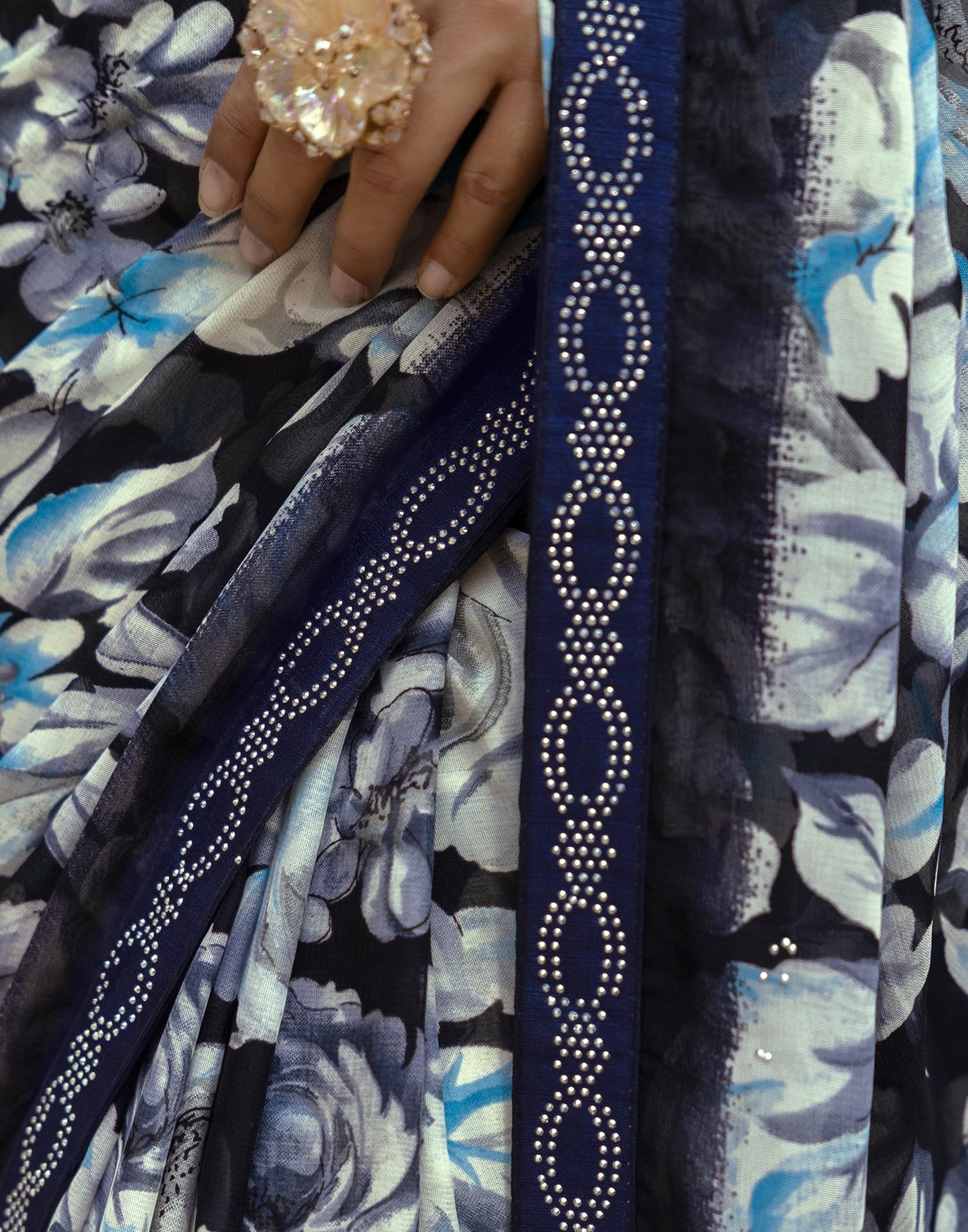 SIRIL Women's Georgette Printed Saree With Unstitched Blouse Piece (4288S3070_Black 2) - Image 3